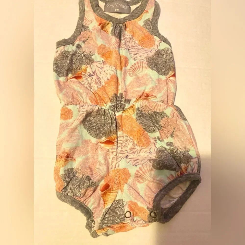 🛍️ Miki Miette kids Grey vintage Roomper Size : 3 M